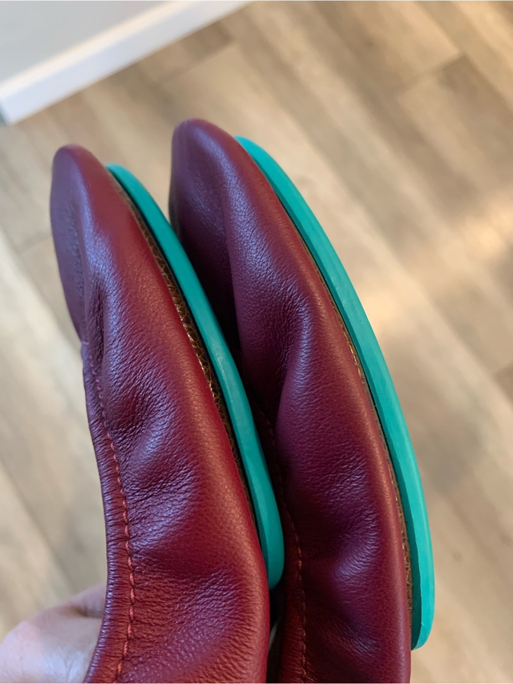 Tieks Sz 8 Foldable Burgundy Leather Slip-On Ballet Flats with Teal Heel Tab - Picture 13 of 16